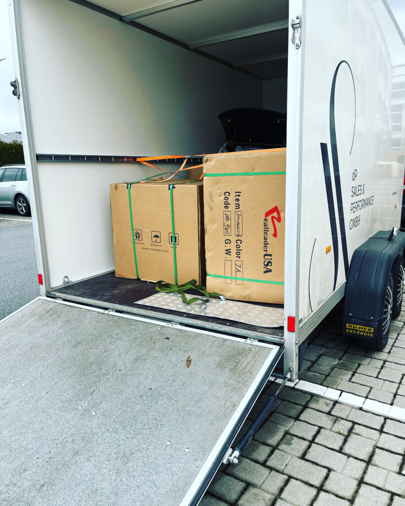 Anlieferung von Fitnessgeräte, dP sales & performance GmbH